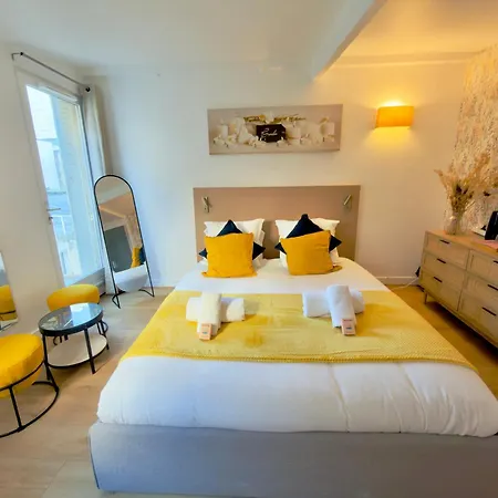 Lovely With Private Terrace In Prime Area Apartment *