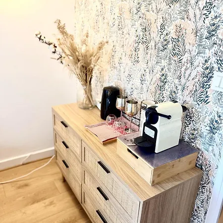 Lovely With Private Terrace In Prime Area Apartment