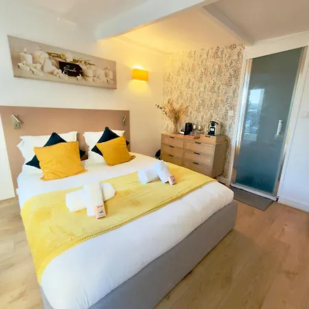 Lovely With Private Terrace In Prime Area Apartment