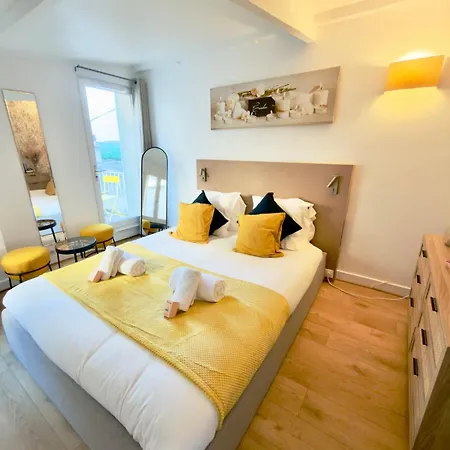 Lovely With Private Terrace In Prime Area Apartment *